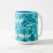 Boire de l'eau de la Mug (Devant droit)