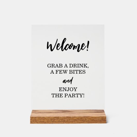 Boire un verre de cocktail au bar d'accueil ouvert (Recto)