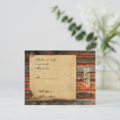 Bois de grange rustique avec carte de réponse card (Debout devant)