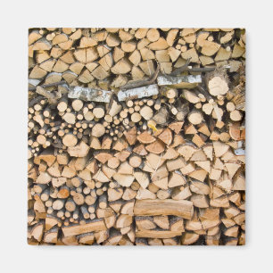 Bois haché sur un aimant à pile