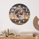 Bois rustique 5e anniversaire Mariage Photo<br><div class="desc">Le traditionnel cadeau du 5e anniversaire est le bois. La combinaison de l'horloge murale avec l'arrière - plan de texture WOOD fait un cadeau unique pour le 5ème anniversaire mariage.</div>
