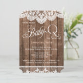 Bois rustique et dentelle bébé Q Invitation douche (Debout devant)