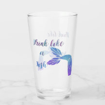 Boisson de sirène comme un culbuteur en verre de
