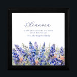 Boîte À Souvenirs 25e anniversaire Juillet Mois de naissance Fleur<br><div class="desc">Elégante aquarelle d'été fleurs de larkspur bleu créent une belle bordure florale au fond de cette boîte cadeau de juillet Fleur de naissance. Les fleurs de larkspur ou de delphinium sont la fleur de naissance de juillet. Une combinaison de polices à la mode lui confère une esthétique moderne. Tout le...</div>
