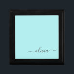 Boîte À Souvenirs Aqua Blue Turquoise Moderne Script Girl Monogramme<br><div class="desc">Aqua Blue Turquoise Script simple Monogramme Nom Bijoux Keepsaké Box. Cela fait le cadeau parfait de remise de diplômes,  anniversaire,  mariage,  douche nuptiale,  anniversaire,  baby shower ou bachelorette pour quelqu'un qui aime le luxe glam et les styles chic.</div>