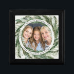 Boîte À Souvenirs Aquarelle couronne botanique élégant cadeau photo<br><div class="desc">Aquarelle couronne eucalyptus botanique élégant cadeau photo. Le texte de grand-mère peut être customisé pour dire maman,  papa,  grand-père,  frère,  oncle,  soeur,  tante,  petit,  abuela n'importe quel texte de votre choix. Un design élégant et élégant,  superbe.</div>