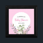 Boîte À Souvenirs Baby shower Blanche neige gouttes Pois roses<br><div class="desc">Conçu sur la base de l'aquarelle florale illustration de chutes de neige blanches par Farida Greenfield. Belles fleurs blanches délicates qui viennent d'émerger à la fin de l'hiver, qui semblent briller de neige sur le sol. Il a des pois blancs roses sur l'arrière - plan et des textes qui peuvent...</div>