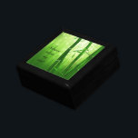 Boîte À Souvenirs Bambou vert - Silence Calme Mon Âme<br><div class="desc">Texte qui dit - le silence calme mon âme. Avec une image vert émeraude luxuriante de tiges de bambou avec de longs feuilles délicats et des lumières de bokeh pâle dans l'arrière - plan.</div>