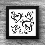 Boîte À Souvenirs Bass Treble Clef Heart Music Motif Boîte à carreau<br><div class="desc">Dispose d'une clé trible noir et blanc et motif de clé basse en noir et blanc. Pour plus de décoration musicale et cadeaux visitez le reste de cette boutique.</div>