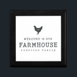 Boîte À Souvenirs Bienvenue dans notre ferme Pays Poulet rustique<br><div class="desc">Design est composé de Modern Country Rustic avec la typographie "Bienvenue à notre Ferme". Disponible ici : http://www.zazzle.com/store/selectpartysupplies</div>