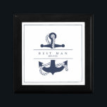 Boîte À Souvenirs Blue Wave Ancre Mariage V2 Navy/Wht ID836<br><div class="desc">Les pièces de cette élégante suite de mariage présentent un style nautique classique et un style épuré et minimaliste. Des vagues stylistiques dans les teintes allant de l'aqua au bleu marine et une illustration d'ancrage et de corde apportent des accents uniques. Un arrière - plan blanc avec une fine tuyauterie...</div>