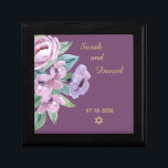 Boîte À Souvenirs Boîte à anneau pour Periwinkle Joy Purple Floral M<br><div class="desc">La boîte à bijoux est entièrement personnalisable et la boîte à anneau parfaite pour un Mariage. La boîte s'accorde bien avec les invitations et les cartes de Mariage Purple Periwinkle Joy. Vous serez impressionné par la haute qualité et l'impression vive.</div>
