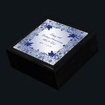 Boîte À Souvenirs Boîte à cadeaux Sapphire 45e anniversaire Mariage<br><div class="desc">Un design Digitalbcon Images Design avec une couleur bleu saphir et un thème de design florissant avec une variété d'images, de formes, de motifs, de styles et de polices personnalisés dans cette boîte-cadeau "Sapphire Mariage Anniversary" unique en son genre. Ce design élégant et attrayant est complété par des textes personnalisables...</div>