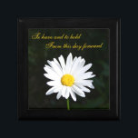 Boîte À Souvenirs Boîte à puce pour l'anniversaire de la marguerite<br><div class="desc">Cette boîte à bijoux personnalisable a une fleur de marguerite Shasta blanche brillante, et la phrase "Avoir et tenir", qui en ferait une boîte cadeau d'anniversaire mariage idéal pour stocker un cadeau d'anniversaire surprise, ou laissez-le être le cadeau lui-même pour votre personne spéciale pour stocker des souvenirs ou des bijoux...</div>