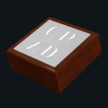 Boîte À Souvenirs boîte cadeau élégante de graduation de script mode<br><div class="desc">Notre collection de "graduation de script moderne" présente un script moderne minimaliste super élégant associé à une police serif pour un look élégant. Consultez notre magasin pour plus d'articles et de colorways pour tous les produits correspondants et n'hésitez pas à nous contacter par l'intermédiaire du magasin si vous avez une...</div>
