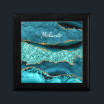 Boîte À Souvenirs Boîte cadeau en marbre bleu turquoise or avec nom<br><div class="desc">Boîtes Cadeaux Personnalisées avec Agate Turquoise Blue Gold Parties scintillant Marbre Aqua Turquoise Geode Boîte Cadeau Personnalisable - Ajouter Votre Nom / Texte - Faites Votre Boîte Cadeau Spéciale ! Redimensionnez et déplacez ou retirez / ajoutez du texte / des éléments avec l'outil Personnalisation ! Conception par MIGNED ! S'il...</div>