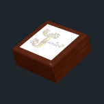 Boîte À Souvenirs Boîte cadeau Janice de nom j personnalisé<br><div class="desc">Belle boîte de dessin de nom décoratif. Idéal pour offrir un cadeau spécial. Personnalisez avec votre propre nom en commençant par J actuellement lit Janice. Art et design originaux par Sarah Trett</div>