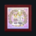 Boîte À Souvenirs Boîte cadeau mariage pour mariée et mariée<br><div class="desc">Cat Bride et Groom boîte cadeau mariage par ArtMuvz Illustration. cadeaux de mariage assortis, t-shirts, sacs fourre-tout, vêtements de chat kitty. Les chats sont amusants, et le cadeau parfait pour n'importe quelle occasion et sont sûrs d'apporter un sourire au visage de n'importe qui. Que vous cherchiez un cadeau pour un...</div>