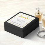 Boîte À Souvenirs Boîte de proposition mini Black Gold Border Brides<br><div class="desc">Cette boîte de proposition élégante de demoiselle d'honneur est la façon parfaite de montrer votre appréciation pour vos demoiselles d'honneur. Le coffret contient un arrière - plan blanc avec une police de calligraphie sur la couverture avec votre nom de servante en lettres dorées. Au centre se trouve un court message...</div>