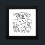Boîte À Souvenirs Cadeau de Mariage campagnard de tracteur personnal<br><div class="desc">Un cadeau mariage de ferme tracteur qui peut être personnalisé avec les deux noms du couple. Si vous souhaitez modifier la taille ou la police des noms,  cliquez sur le bouton modifier pour customiser plus loin. Le faisceau du tracteur est dans une crème subtile et blanche.</div>