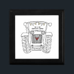Boîte À Souvenirs Cadeau de Mariage campagnard de tracteur personnal<br><div class="desc">Un cadeau mariage de ferme tracteur qui peut être personnalisé. Si vous souhaitez modifier la taille ou la police,  cliquez sur le bouton Modifier pour customiser plus loin. Le faisceau du tracteur est dans une crème subtile et blanche.</div>