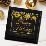 Boîte À Souvenirs Chic Black Gold Snowflake fête de Noël personnalis<br><div class="desc">Boîte cadeau de Noël d'entreprise chic avec Happy Holidays écrit en élégant écriture or cursive sous une belle bordure de flocons de neige tombant sur un décor moderne noir de vacances. Customisez vos cadeaux professionnels pour les clients ou les employés avec votre entreprise ou nom d'entreprise.</div>