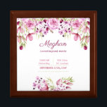 Boîte À Souvenirs Chiffres de naissance de la petite fille Pink Purp<br><div class="desc">Jolie petite boîte de garde pour la garderie d'une petite fille. Le joli design floral présente des fleurs d'aquarelle dans les tons rose, violet et vert. Le modèle est conçu pour vous permettre d'ajouter le nom et les statistiques de naissance du bébé, y compris l'heure et la date de naissance,...</div>