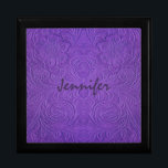 Boîte À Souvenirs Conception florale en daim violet incorporée<br><div class="desc">Conception florale en daim violet incorporée</div>