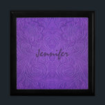 Boîte À Souvenirs Conception florale en daim violet incorporée<br><div class="desc">Conception florale en daim violet incorporée</div>