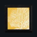 Boîte À Souvenirs Corail jaune et blanc<br><div class="desc">Obtenez cette oeuvre moderne aujourd'hui avec un arrière - plan jaune vif. Cette oeuvre d'art contient une silhouette,  un corail translucide,  très tranchant et vivant. C'est une oeuvre d'art contemporain qui conviendra parfaitement à tout type de thème nautique que vous cherchez.</div>