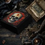 Boîte À Souvenirs Crâne en verre tendu<br><div class="desc">Boîte à bijoux en verre tendu. © Dark Heart Desires. Cette boîte à bijoux a une image en vitrail d'un crâne gothique dessus.</div>