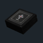 Boîte À Souvenirs Croix en cuir vintage noir et diamants blancs<br><div class="desc">L'image de texture en cuir vintage noir est accentuée d'un cadre argenté et d'une croix brillante de diamants blancs : accent de pierre rouge et nom personnalisé.</div>