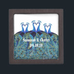 Boîte À Souvenirs De Première Qualité Peacocks vintages Embrasser les cadeaux de mariage<br><div class="desc">Peacocks vintages Embrasser les cadeaux de mariage</div>