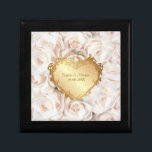 Boîte À Souvenirs Élégance Champagne Rose Rose Rose<br><div class="desc">Subtile et élégante en blanc avec damas bordées d'or ou coeur doré,  avec une belle profusion de roses roses de champagne à la frontière. Customisez les éléments avec vos informations de mariage.</div>