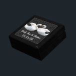 Boîte À Souvenirs Élégant anniversaire des Inséparables du cygne Mar<br><div class="desc">Mariage Black Lacquer Keepsaké concepteur personnalisé Bijoux personnalisées Boîte ou Boîte à mémoire Elégant unique Mariage Anniversaire Cadeaux de Noël ou Valentines Cadeaux de Jour</div>