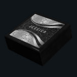 Boîte À Souvenirs Elégant noir et gris argenté Motif de Damas floral<br><div class="desc">Elégant damas floral noir et gris argenté,  conception monogramed girly.</div>
