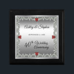 Boîte À Souvenirs Elégant Ruby | Diamants 40e anniversaire de Mariag<br><div class="desc">Une élégance opulente encadre ce design d'anniversaire du 40e mariage dans un design diamant à coquille unique avec diamant central en forme de larme aux accents de rubis en forme de coeur et aux éclats imitation ajoutés sur un dégradé argenté. Veuillez noter que tous les embellissements sont imprimés et ne...</div>