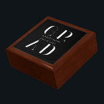 Boîte À Souvenirs élégante graduation d'écriture moderne<br><div class="desc">Notre collection de "graduation de script moderne" présente un script moderne minimaliste super élégant associé à une police serif pour un look élégant. Consultez notre magasin pour plus d'articles et de colorways pour tous les produits correspondants et n'hésitez pas à nous contacter par l'intermédiaire du magasin si vous avez une...</div>