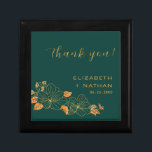 Boîte À Souvenirs Emerald Green Floral Mariage Merci cadeau<br><div class="desc">La boîte cadeau Classy Emerald Green Gold Floral Foliage Mariage de remerciement contient des motifs dorés fleuris/feuillage contre le vert émeraude intemporel. ♥ Affichez la collection sur cette page pour trouver les produits correspondants. customisez-le avec votre texte à l'aide des champs modèle. ♥ Si vous souhaitez modifier le style de...</div>