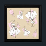 Boîte À Souvenirs Fashion Bride Neutral Multi boîte cadeau<br><div class="desc">Un design de style du milieu du siècle avec une touche rétro avec des dessins à la ligne d'une mariée et demoiselle d'honneur en rose et blanc sur un arrière - plan neutre de changement de couleur. Inspiré par les motifs de vêtements et les illustrations de mode des années 1950...</div>