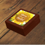 Boîte À Souvenirs Fleur où vous êtes planté Tournesol Jaune<br><div class="desc">Magasinez des bijoux, des bijoux et autres petits commerces dans cette boîte à bijoux en bois avec carreaux en céramique qui présente l'image d'une grande tournesol jaune avec une citation inspirante qui dit, "Fleur où vous êtes planté" en lettres blanches et stylisées. Un joli design floral ! Sélectionnez la taille...</div>