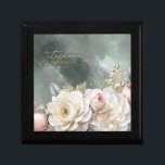 Boîte À Souvenirs Floral Drama Mariage Bridesmaid Green ID1022<br><div class="desc">Cette suite mariage avec ses fleurs luxuriantes et spectaculaires du blanc crémeux au rose vif, ses accents tourbillonnants d'or et ses beaux arrière - plans d'aquarelle, crée une atmosphère élégante et romantique, donnant juste un indice de ce que les clients peuvent attendre lors de votre grande journée. Ce coffret-cadeau fournit...</div>