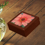 Boîte À Souvenirs Floral Orange Single Dahlia<br><div class="desc">Magasinez des bijoux,  des bijoux et d'autres petits commerces dans cette boîte cadeau en bois avec carreaux en céramique qui présente l'image photo d'une fleur orange,  unique Dahlia. Un joli design floral ! Sélectionnez la taille et la couleur de votre boîte cadeau.</div>