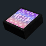 Boîte À Souvenirs Fun Purple Love Snowflake<br><div class="desc">Fun Purple Love Snowflake boîte cadeau</div>