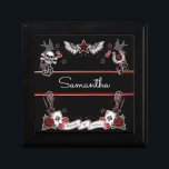 Boîte À Souvenirs Garde-microphone Rockabilly Rock & Roll Personnali<br><div class="desc">Customisez cette boîte à bijoux ou à keepsaké de style Rockabilly avec le nom de votre fan de rock et roll préféré. Quelle idée de cadeau pour quiconque aime le style de vie rockabilly/tatouage/pinup! Parfait pour les onglets de guitare de croupe et les touches de tambour aussi! Cliquez simplement sur...</div>