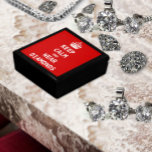 Boîte À Souvenirs Gardez le calme et PORTEZ des DIAMANTS<br><div class="desc">CONSERVEZ CALME ET... voir la plaque, la tasse, la boîte à bijoux, le sac de courses et le tablier qui ont chacun une touche unique à la citation omniprésente ou vous pouvez préférer la citation originale ou pour encore plus de plaisir faire votre propre pour faire un cadeau d'une nature!...</div>