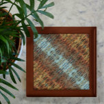 Boîte À Souvenirs Gardien Brown orange et Abstrait Aqua<br><div class="desc">Cette boîte de conservation en bois conservera des trésors et des pâtisseries, des fournitures de bureau ou des bijoux dans ses beaux tons terreux de bruns et d'orange avec une série de bleu aqua. C'est un design abstrait frappant qui ajoutera les éléments de feng shui à n'importe quelle pièce. Bois,...</div>