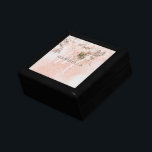 Boîte À Souvenirs Gi de calligraphie de monogramme rose-bleu romanti<br><div class="desc">Le design présente un motif floral romantique sur un motif vintage rose pâle et . Personnaliser facile Nom et monogramme de choix. Idéal cadeau et conservation de l'idée pour la demoiselle d'honneur,  la servante d'honneur,  la fête de mariage,  le fiançailles,  et d'autres occasions importantes.</div>