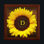 Boîte À Souvenirs Grand sourire/Tournesol jaune<br><div class="desc">Ajoutez le nom initial,  le monogramme,  le nom (ou la suppression) du destinataire pour en faire un cadeau souriant.</div>