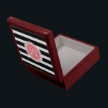 Boîte À Souvenirs Grilles noires et blanches monogrammes et couronne<br><div class="desc">Élégante couronne de fleurs blanches sur des rayures noires et blanches. Accent de cercle rose avec monogramme personnalisable. De nombreuses combinaisons de couleurs sont disponibles mais toutes les couleurs peuvent être demandées. Si vous avez besoin d'aide pour customiser, changer de couleur ou autre chose à l'un de mes designs, contactez...</div>
